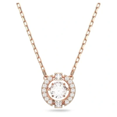 Image de Swarovski Pendentif Sparkling Dance, pièce ronde centrale blanche entourée de cristaux pavés blancs dans un cadre plaqué ton or, chaîne ajustable, blanc