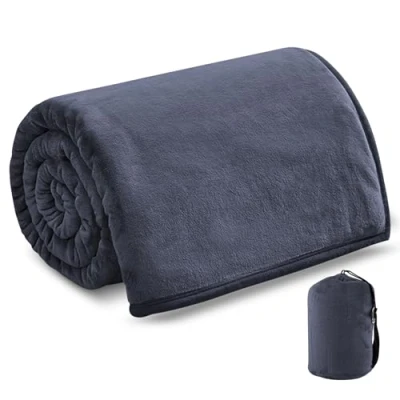 Image de BORDEAG Couverture de voyage 2 en 1 Coussin transformable Douce et chaude Pour avion, voiture, bureau, voyage, maison 127 x 152 cm Bleu foncé