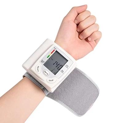 Image de Tensiomètre de Poignet, Digital LCD Tension Artérielle Et La Fréquence Cardiaque, Appareil Surveillance Au pour Les Soins Infirmiers À Domicile