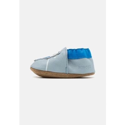 Image de Robeez Karate Panda Cadeau de naissance pour enfants, Taille: 17/18, Bleu Chaussures