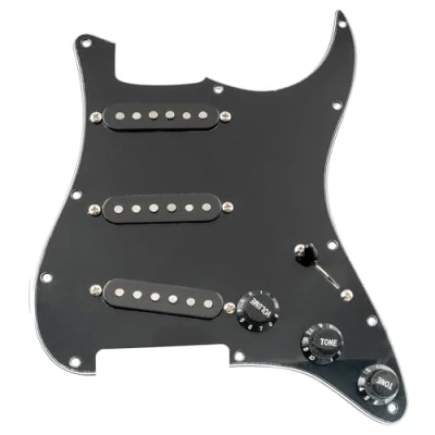 Image de Musiclily Pro Pickguard Standard SSS Pre cablé Loaded wired avec Artec Micros Staggered Alnico 5 Simple Bobinage pour Guitare Electrique Style Strat, 3 Plis Noir