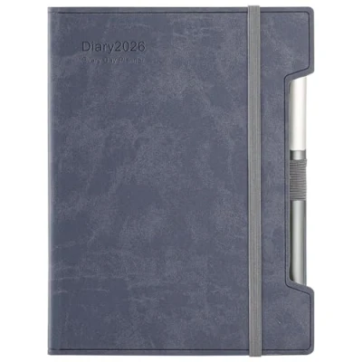 Image de Agenda scolaire journalier 2026 de janvier à décembre 12 mois par page Format A5 Couverture rigide, stylo, boucle pour stylo et autocollants Bleu