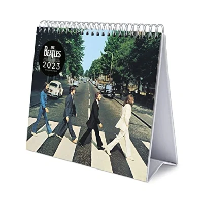 Image de Grupo Erik Calendrier de Bureau 2023 The Beatles 12 Mois, 20x18cm, Mensuel en Français, Janvier à Décembre 2023, Sous Licence Officielle, Certifié FSC, avec Support Rigide CS23002