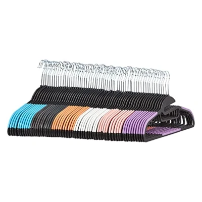Image de Amazon Basics Lot de 60 cintres Peu encombrants en Plastique antidérapant avec 10 Pinces 6 Coloris