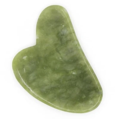 Image de Sun &amp; Sia Gua Sha en Pierre Naturelle Jade Vert (+ Housse) Massage Visage et Corps pour Rafraîchir le Teint, Traiter les Poches Cernes, Stimuler la Circulation Peau plus Ferme Élastique