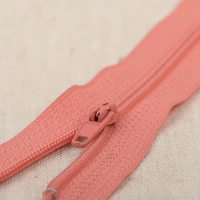 Image de M &amp; C Fermeture A Glissière Fine POLYESTERE 20 cm Coloris Saumon Pochette Coussin Jupe