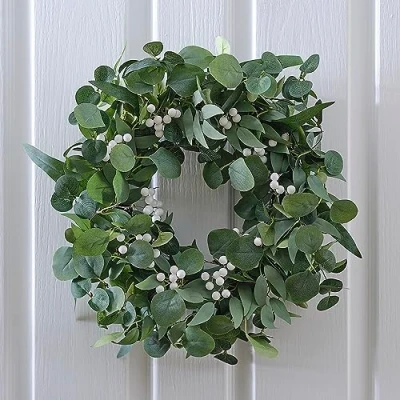 Image de Ginger Ray Couronne de Noël à Suspendre en Eucalyptus et Baies Blanches, 43cm