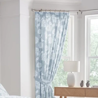 Image de Dreams &amp; Drapes Design Chrysanthème Paire de Rideaux plissés avec embrasses Bleu 168 x 183 cm