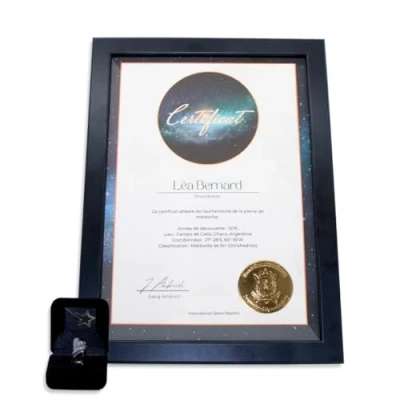 Image de Galaxieregister® Véritable étoile filante avec certificat d&#039;authenticité personnalisable et cadre photo en bois. Météorite comme cadeau d&#039;anniversaire, de Saint Valentin, Noël
