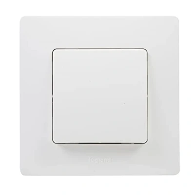 Image de Legrand 396462 Croix 10A de la gamme Niloé monobloc, mécanisme complet, blanc
