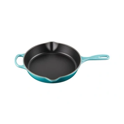 Image de Le Creuset Skillet profond en fonte émaillée Signature avec poignée d&#039;assistance et deux becs verseurs, 26 cm, 2 litres, Bleu Caraïbes, 20187261700422