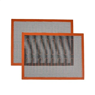 Image de Amazon Basics Lot de 2 tapis cuisson rectangulaire, perforés, en silicone, 40 x 30 cm, anti adhésif pour pain, pâtisserie, cookies, faciles à nettoyer, réutilisables, Noir/Rouge/Blanc