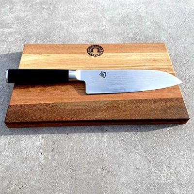 Image de Kai Shun Set de couteaux Série Classic Couteau Santoku DM 0702 japonais ultra tranchant + planche à découper 100 % faite main unique
