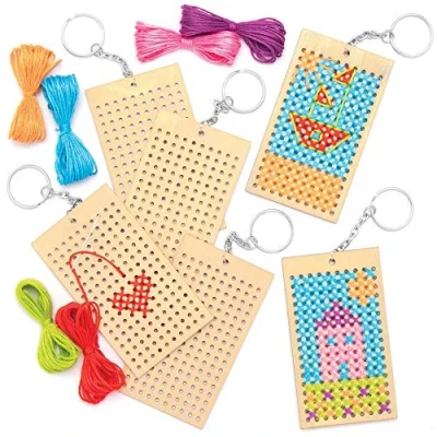 Image de Baker Ross Kits de port clés au point croix, Créez votre propre breloque pour vos clés, les artisanats enfants (pack 3)