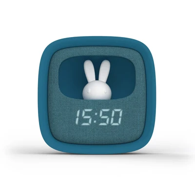 Image de MOB MOBILITY ON BOARD Réveil et Veilleuse pour Enfant Billy Clock Motif Lapin Face Avant Tissu Cadre Plastique Soft Touch Programmation de la Date, l&#039;Heure 3 Alarmes (Bleu)