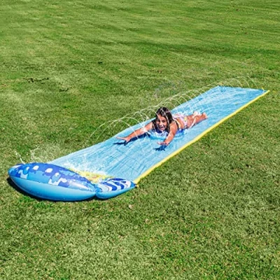 Image de 19,2 pi x 35,5 po Toboggan Aquatique Glissant et avec 1 Bodyboard, Jouet d&#039;été arroseur intégré pour Le Jardin Chaise Longue Gonflable Piscine.