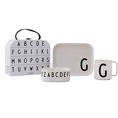 Image de Design Letters Classiques in Valise Enfant Lot de 4 Idéale Cadeau Noel Tritan Assiette Bebe, Bol Tasse, Organisateur pour Bébé Coffret Sans BPA, BPS, Goutte Sûre