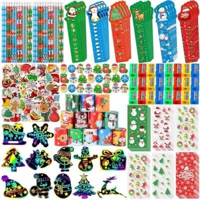 Image de KAHEIGN 218 Pièces Papeterie Scolaire de Noël, 24 Noël Cadeaux Sacs Règles Crayons Gommes Taille Bracelets Papier à Gratter Autocollants pour Cadeau Jeux Récompense Fête Faveurs