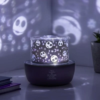 Image de Paladone Nightmare Before Christmas Lampe de projection sous licence officielle avec sons et scènes effrayantes interchangeables Jack Skellington, 4 modes d&#039;éclairage, lumière décorative