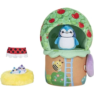 Image de Squishville Tiptop Comprend Une Peluche Babs The Blue Jay de 5,1 cm, Robe Coccinelle, Un nid d&#039;oiseau et cabane d&#039;arbres Jouets pour Enfants, SQM0209, Multicolore, Play Scene
