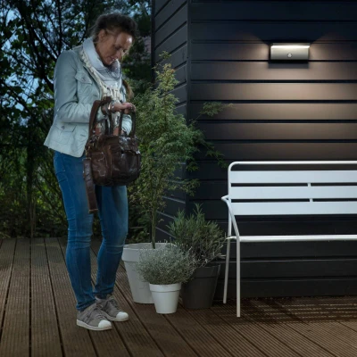 Image de Philips Bustan Applique murale LED d&#039;extérieur (9 W), luminaire résistant aux intempéries avec détecteur de mouvement, éclairage blanc chaud, anthracite, pack deux
