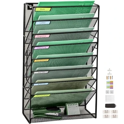 Image de organiseur mural en maille à 9 niveaux avec plateau plat inférieur, vertical moyenne suspendre, porte dossiers, magazines, crochets pour étiquettes de nom, noir