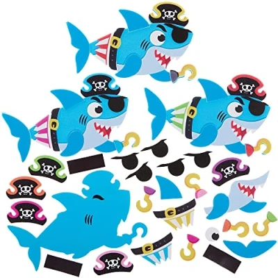 Image de Baker Ross FX623 kit d&#039;aimants requin pirate paquet de 8, loisirs créatifs en mousse pour enfants