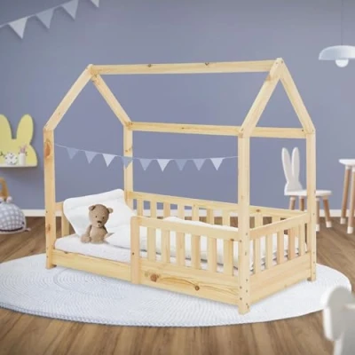 Image de ML Design Lit d&#039;enfant Naturel en Bois de Pin Massif 140x70 cm avec Protection Contre Les Chutes Toit et Sommier á Lattes Maison pour Filles/Garçons 3 à 10 Ans Stable Robuste Jusqu&#039;à 120 kg