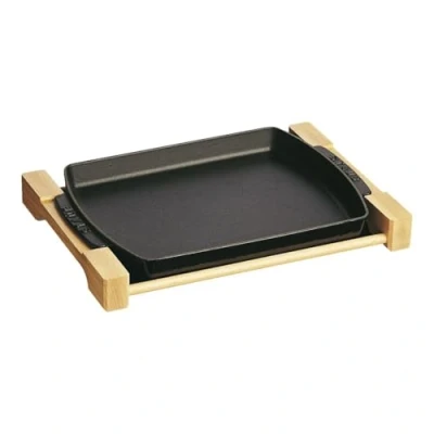 Image de STAUB Assiette en Fonte avec Support Bois, Rectangulaire, 33 x 23 cm, Noir Mat