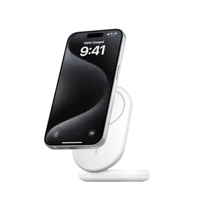Image de Belkin BoostCharge Socle de Recharge pour appareils Qi2 (Chargeur Pliable, Compatible MagSafe, 15 W, modèles l&#039;iPhone 16, 15, 14, 13, Chargeur fonctionnant avec Le Mode Standy, Blanc)