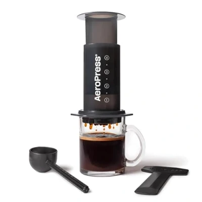 Image de AeroPress Cafetière Originale Machine à Café et Espresso Portable de Niveau Barista avec Chambre, Piston &amp; Filtres Préparation Rapide