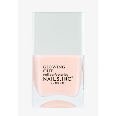 Image de Nails Inc GOT ME GLOWING vernis à ongles embellissant Glow naturel, teinte rose bébé Finition miroitante et scintillante Longue durée &amp; Cruelty Free Manucure parfaite, effet Fench Manicure