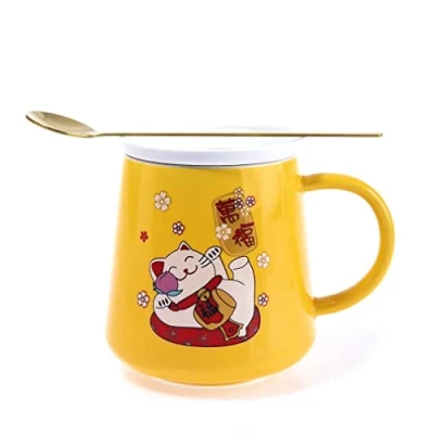 Image de lachineuse Tasse Chat Maneki Neko 250ml Mug Jaune en Porcelaine avec Couvercle &amp; Cuillère Japonais Original à Thé Café Kawaii Lucky Cat Idée Cadeau Japon Asie