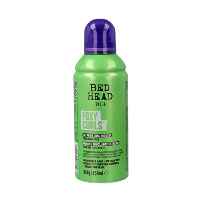 Image de TIGI Bed Head Foxy Curls Mousse Pour Cheveux Bouclés Fixation Forte 250 Ml