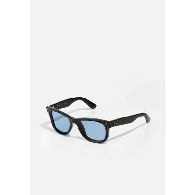 Image de Ray Ban Unisex RBR0502S WAYFARER REVERSE 667772 Lunettes de soleil Acétate Noir Bleu Carré Normale
