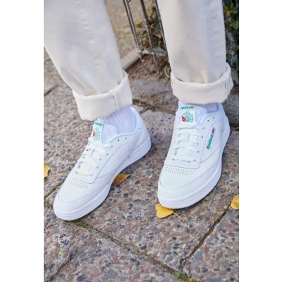 Image de Reebok Classic CLUB C 85 Unisex Baskets basses, Taille: 41, White/green Cuir et textile