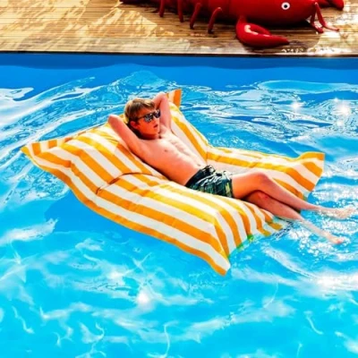 Image de LIVEDECO Pouf Géant XXL Déhoussable, Flottant pour Piscine, Jaune Rayé Deauville Pool BiG52