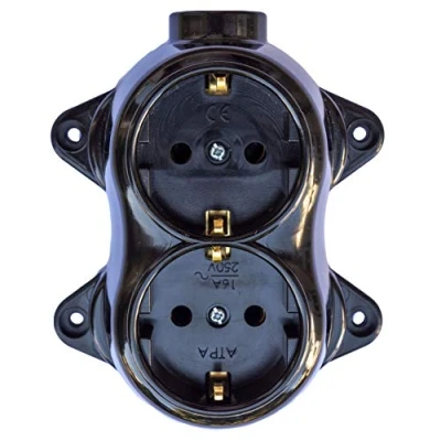 Image de Prise rétro FEST 2 prises 16 A 250 V Montage en saillie Laiton épais Noir Aspect bakélite vieilli sur bois Fixation optimale