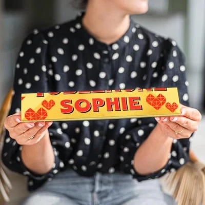 Image de Toblerone Amour personnalisée Personnalisez la barre avec le nom de votre choix, chocolat au lait du nougat (L 360 grammes, miel amandes)