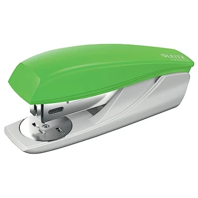 Image de LEITZ Petite Agrafeuse, Capacité 25 Feuilles,avec Ôte agrafes &amp; 200 Agrafes, Acier Plastique Recyclé,100% Recyclable,Compensée en CO2, Eco responsable, Gamme NeXXt Recycle, coloris Vert, 56060055