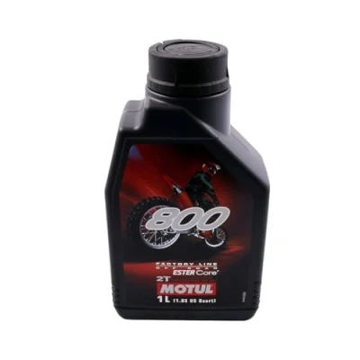 Image de Motul8 1 litre d&#039;huile Motul 800 2T Factory Line Off Road 100 % synthétique 2 temps