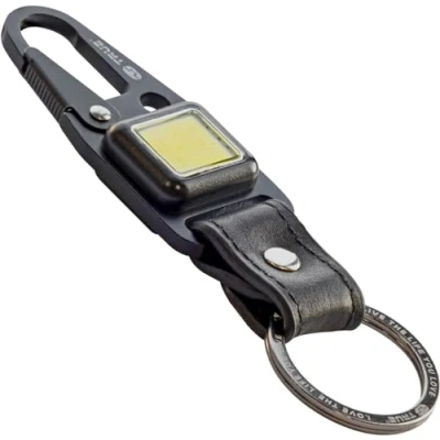 Image de True Utility Cliplite, Lumière Rechargeable avec clip Porte Clés, Quatre modes d&#039;éclairage, Cuir de Vachette, Acier Inoxydable Revêtu Titane, Taille Unique