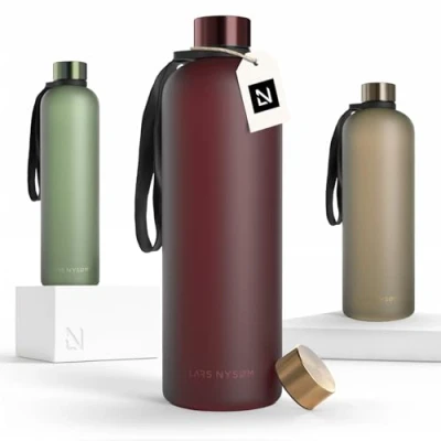 Image de LARS NYSØM Gourde 1l Bouteille d&#039;eau 1500ml de sport ultralégère en Tritan Idéal pour le sport, bureau, yoga, les enfants 2 couvercles inclus (Berry Red, XL 1500ml)