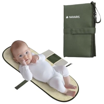 Image de Navaris Matelas à Langer de Voyage Tapis a Nomade pour Bebe en Polyester 70 x 34 cm Change Bébé Imperméable avec Compartiment Couches et Lingettes