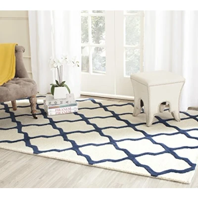 Image de Tapis rectangulaire d&#039;intérieur treillis tufté à la main, collection Cambridge, CAM121, en ivoire / marine, 91 X 152 cm pour le salon, chambre ou tout autre espace intérieur par SAFAVIEH.