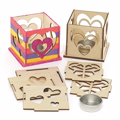 Image de Baker Ross AX817 Kits Porte bougie en forme de cœur Paquet 3, prêts à peindre des objets d&#039;artisanat bois que les enfants peuvent décorer et exposer