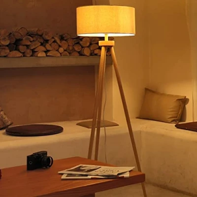 Image de Aigostar Lampadaire Sur Pied Salon Vintange,Lampadaire Trépied en Bois,Ampoule Non Incluse,Compatible Ampoule LED E27,Avec Interrupteur à et Abat Jour Lin,Idéal Salon,Chambre,Bureau