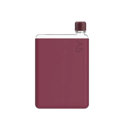 Image de memobottle A5 (Prune sauvage) 25 oz (750 ml) Bouteille, étui en silicone et couvercle Bouteille d&#039;eau élégante, fine plate pour sacs ordinateurs portables Tritan sans BPA