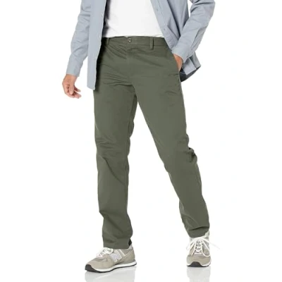 Image de Amazon Essentials Pantalon Chino à Coupe Ajustée Sans Pinces et Infroissable Homme, Vert Olive Foncé, 30W / 34L