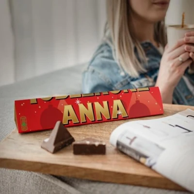 Image de Toblerone de Noël personnalisée Personnalisez la barre avec le nom votre choix, chocolat au lait du nougat miel amandes (360 grammes Noël)